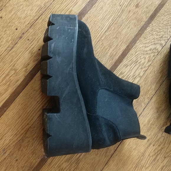 Black platform "Chelsea boots" - Picture 2 of 4